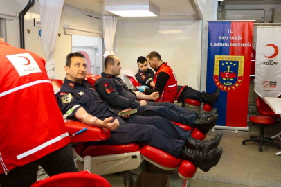 Bursa Jandarması’ndan Kızılay’a anlamlı katkı