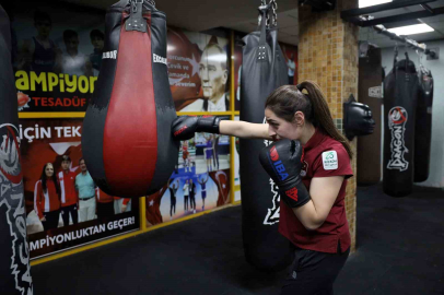 Kilo vermek için eldiven taktı, Avrupa şampiyonu oldu