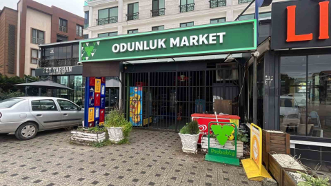 Bursa’da para üstü kavgası kamerada: Market savaş alanına döndü