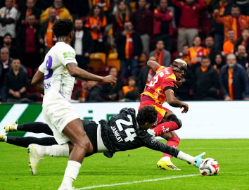 Trendyol Süper Lig: Galatasaray: 2 - Eyüpspor: 0 (İlk yarı)