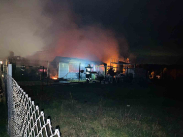 Tekirdağ’da kır evi alev alev yanarak küle döndü