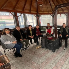 Huzurevinde sucuk-ekmek etkinliğiyle gönüller ısındı