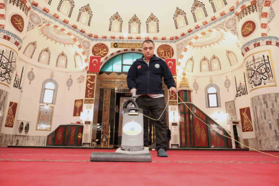 Osmangazi’de camiler Ramazan’a özenle hazırlandı