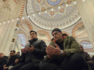 Selimiye Camii’nde 4 yıl aradan sonra ilk teravih