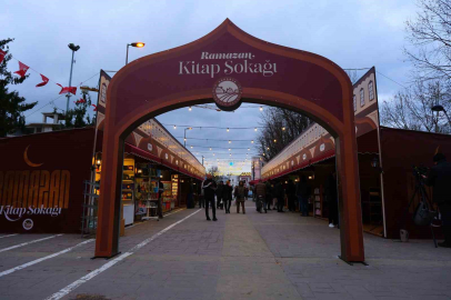 Kitap Sokağı kapılarını açtı