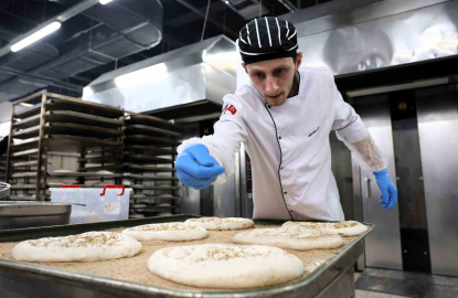 Belediyenin ürettiği 300 gramlık ramazan pidesi 20 liradan satışta