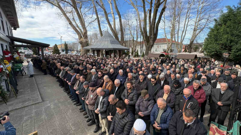 Eski milli futbolcu Tayfur Havutçu’nun vefat eden babası Sakarya’da toprağa verildi
