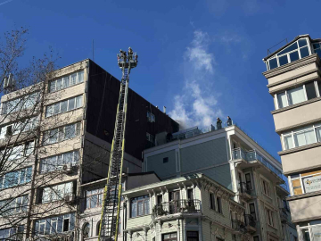 Şişli’de korkutan yangın: Taksim yönü bir süreliğine trafiğe kapandı