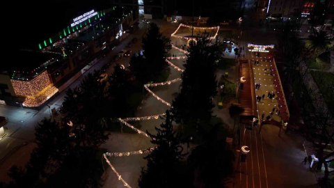 Çark Caddesi Ramazan ayına özel led ışıklarla süslendi