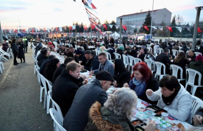 Büyükşehir’in gönül sofrası Ergene’de kuruldu