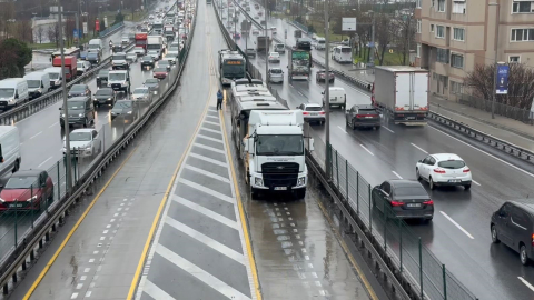Avcılar’da iki metrobüs çarpıştı: 4 yaralı