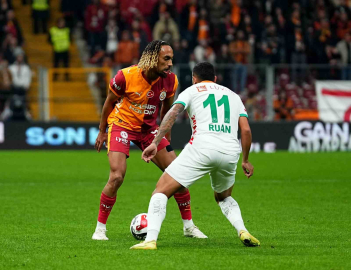 Trendyol Süper Lig: Galatasaray: 1 - Corendon Alanyaspor: 0 (İlk yarı)