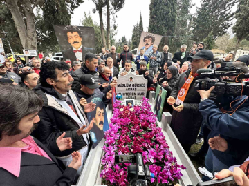 "Müslüm Baba" unutulmadı: Sevenleri ölümünün 13’üncü yılında mezarı başında buluştu