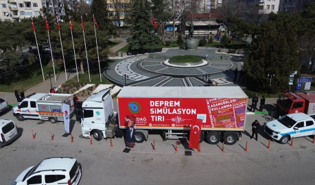 Deprem Haftası’nda simülasyon tırı sahada