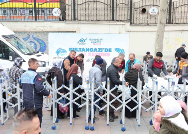Sultangazi Belediyesi Ramazan’da da balık dağıtımını sürdürüyor