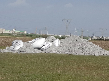 Muratlı’da mera alanına atık döküldü