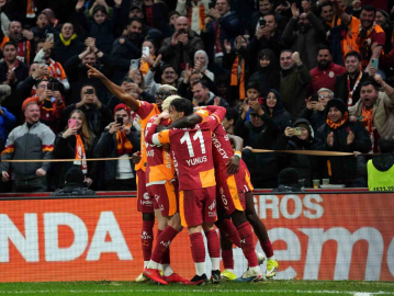 Galatasaray haftayı en yakın rakiplerine karşı 7 puan farkla kapadı