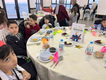 Merih Demiral’dan ilkokul öğretmenine jest