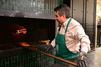 Başkan Yılmaz önce pişirdi sonra ikram etti