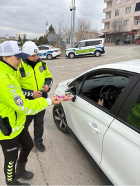 Edirne’de şekerli ve kolonyalı trafik uygulaması