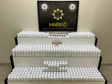 Edremit’te araçta 42 bin 600 sentetik ecza ele geçirildi