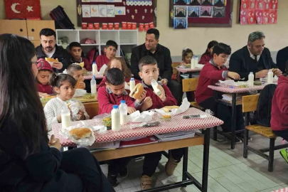 Müdür Bozyel’den köy okulu öğrencilerine döner ve ayran sürprizi
