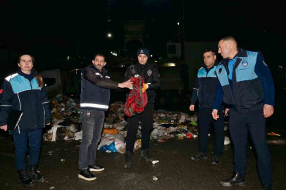 Esenyurt’ta çöpten servet çıktı: 1 milyon 200 bin TL’lik altın sahibine teslim edildi