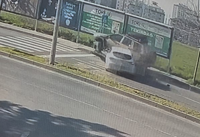 Tekirdağ’da otomobilin park halindeki cipe çarptığı kaza kamerada