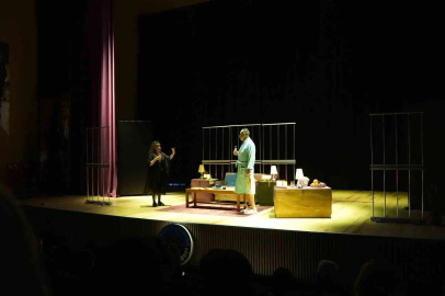 Turgutlu’da ‘Aşk-ı Müebbet’ oyununa büyük ilgi
