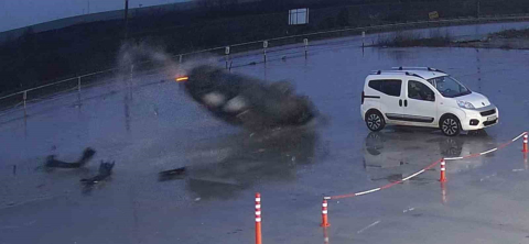 Otomobilin 60 metre boyunca defalarca takla attığı kaza kamerada