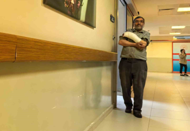 Bursa’da elini makineye kaptıran iş yeri sahibi yaralandı