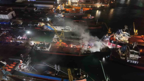 Tuzla’da kuru yük gemisinde yangın: Çok sayıda ekip sevk edildi