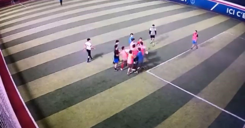 Stres atmak için gittikleri halı saha maçında yumruklar konuştu