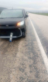 Köpeğe çarpan araç kaza yaptı: maddi hasar oluştu