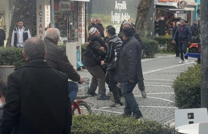 Lüleburgaz’da çocuklar kavga etti, vatandaş güçlükle ayırdı