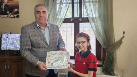 Bandırma’da kütüphane haftasında örnek öğrencilere ödül