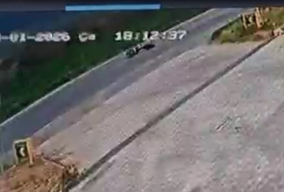 Kontrolden çıkan motosiklet devrildi, sürücüsü yaralandı