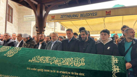 Babadan küçük kızına acı dolu veda: Kızının tabuta sarılarak gözyaşlarına boğuldu