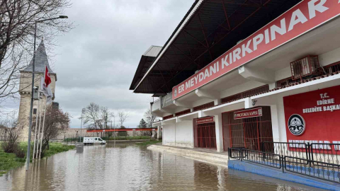 Edirne’de nehir taşkını: Sular Er Meydanına ilerliyor