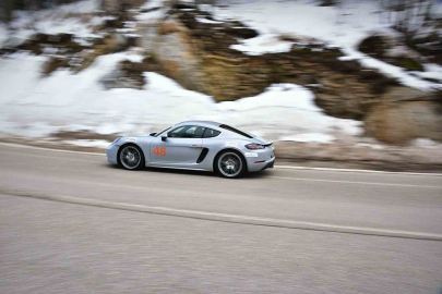 Otomobil tutkunları Uludağ’da buluştu