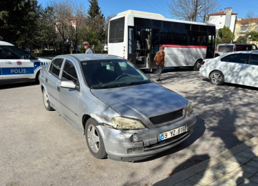 Edirne’de minibüs ile otomobil çarpıştı: 1 yaralı
