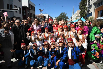 Edirne’de Dünya Romanlar Günü’nde renkli görüntüler