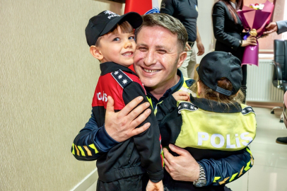 Bilecik’te anaokulu öğrencilerinden polislere 181’inci yıl sürprizi