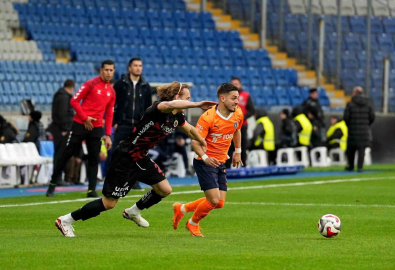 Trendyol Süper Lig: RAMS Başakşehir: 1 - Gençlerbirliği: 0 (Maç devam ediyor)