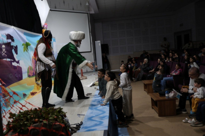 Çocuklar "Nasrettin Hoca Korsanlara Karşı" oyununda buluştu