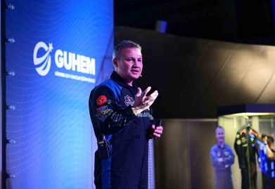 Türkiye’nin ilk astronotu Gezeravcı, GUHEM’de uzay yolculuğunu anlattı