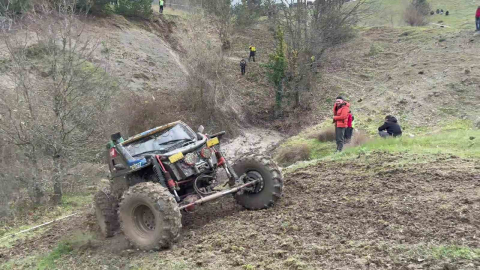 Bursa’da Off-Road yarışında takla attı...Nefes kesen anlar kamerada