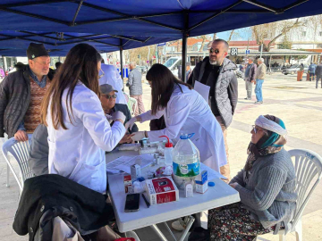 Deprem sonrası doktorlardan Sındırgı’ya özel ilgi