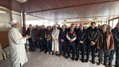 Okul saldırısında hayatını kaybedenler için gıyabi cenaze namazı kılındı