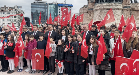 Taksim’de 23 Nisan töreni
